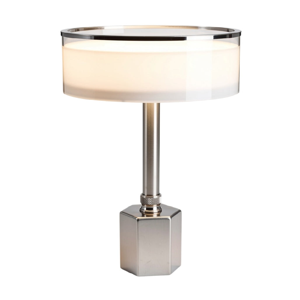 **Moderne tafellamp met glazen kap en metalen voet**