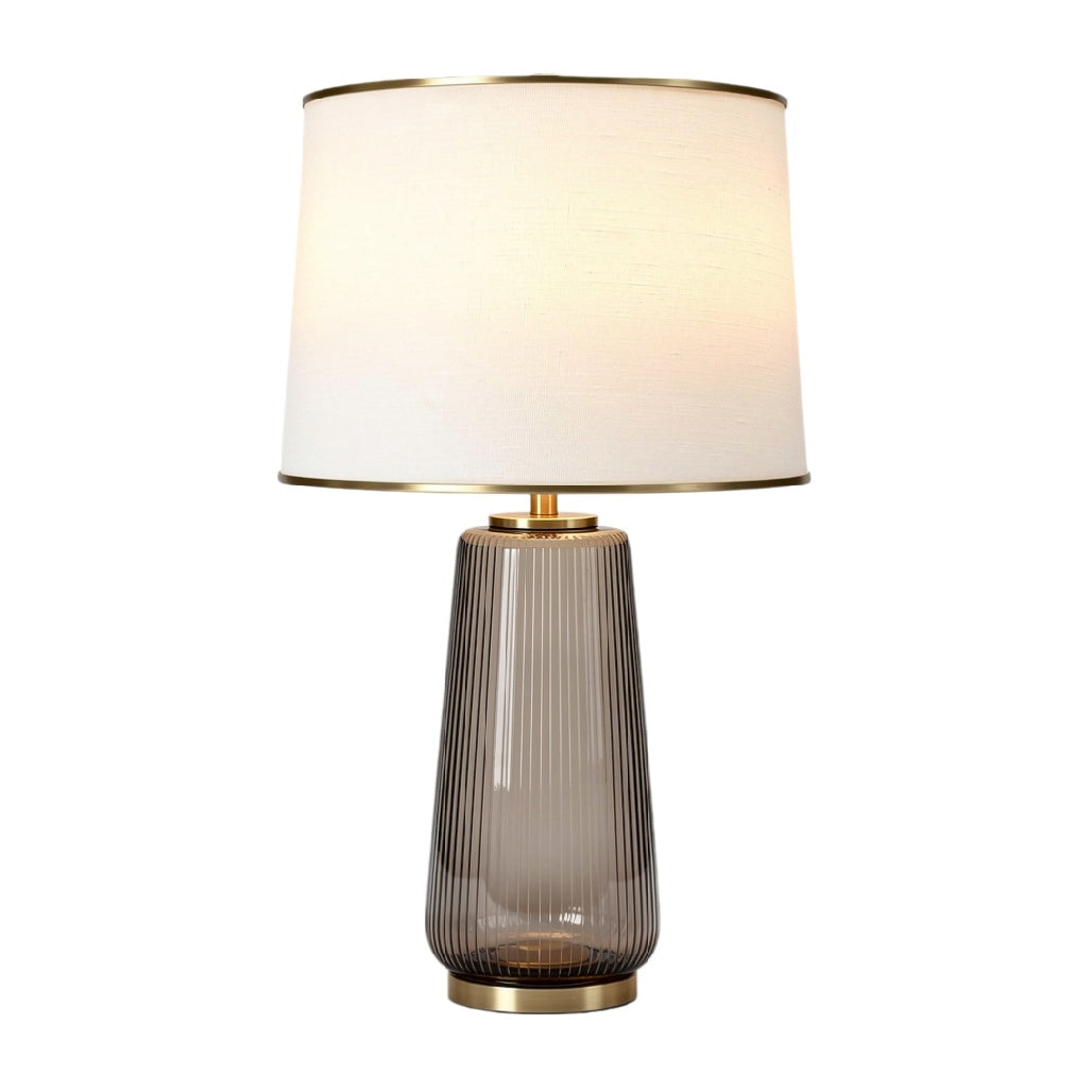 **Moderne Tafellamp met Glas en Gouden Accenten**