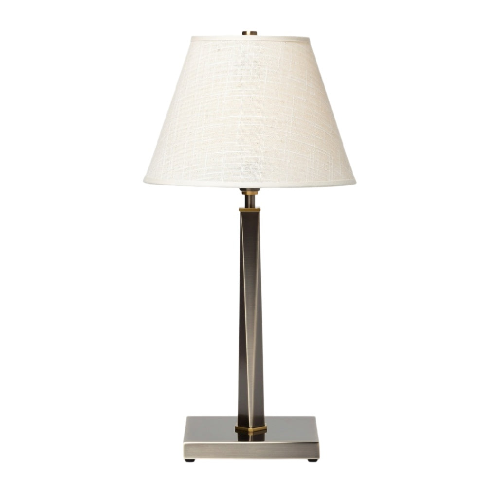 **Technische titel in het Nederlands: Elegante tafellamp met stoffen kap en metalen voet**